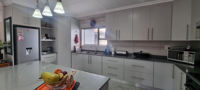 2 Bedroom Property for Sale in Reebok Western Cape